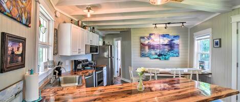 Fridge, microwave, stovetop, dishwasher