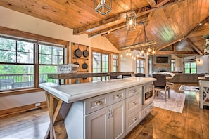 Interior - Elegant Mtn Chalet w/ Deck: 1 Mi to Mt Snow! (Dover)