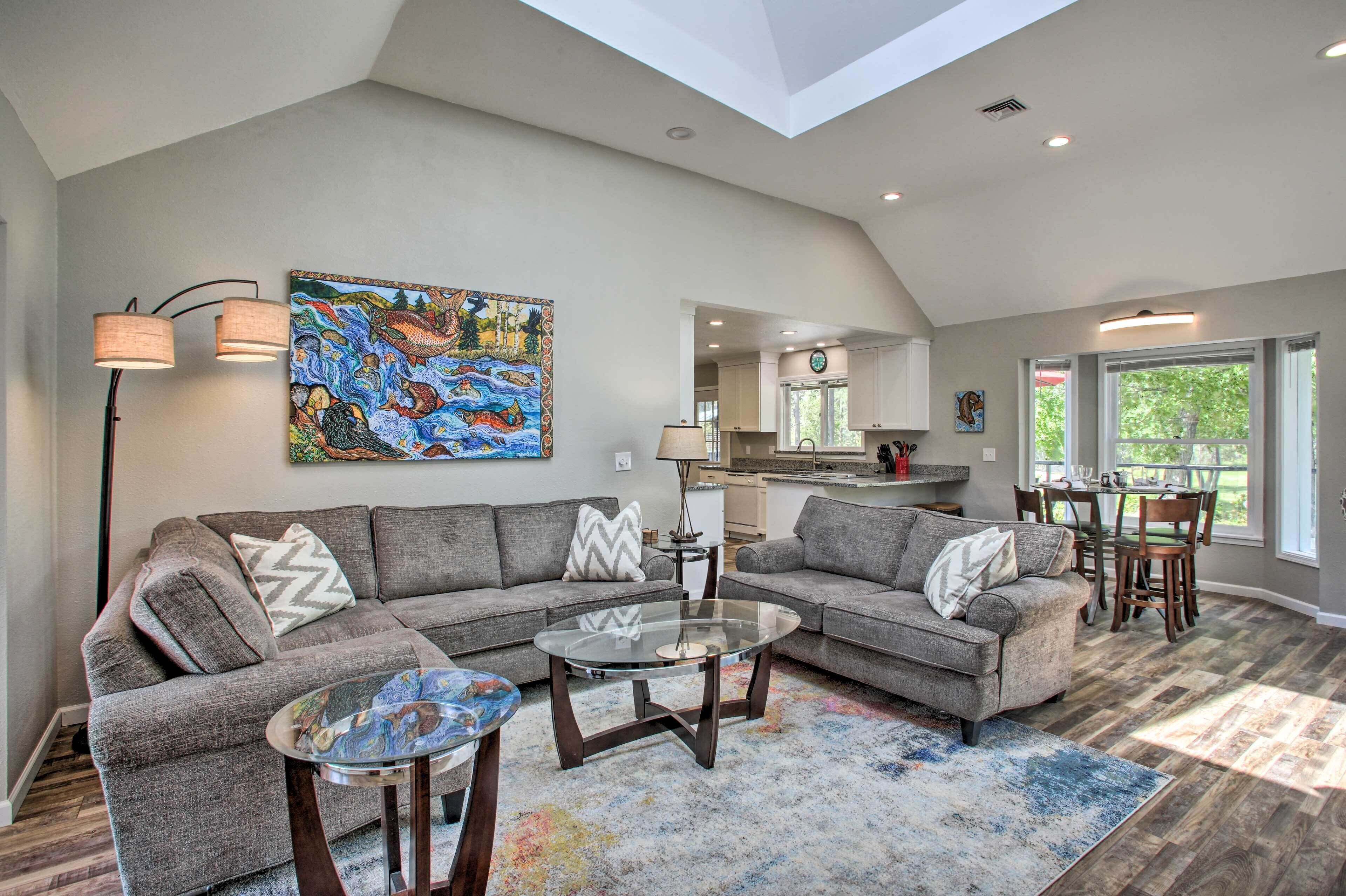 All-Seasons Chewelah Home: Fish, Golf & Ski!