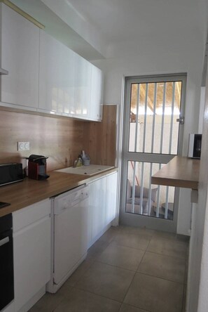 Réfrigérateur, micro-ondes, four, lave-vaisselle