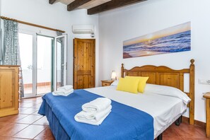 3 bedrooms, iron/ironing board, travel cot, free WiFi