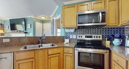 Wonderful Family Retreat Near the Coast W/ Free WiFi & Shared Pool/Hot Tub
