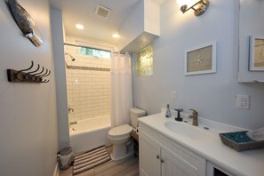 Combined shower/bathtub, hair dryer, towels, soap