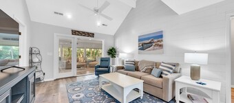 Terrific 3BR/2BA Tarpon Cottage! Great Location! Amenity access included