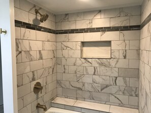 Baignoire, papier de toilette