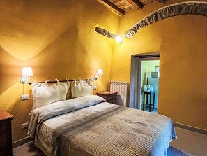 2 bedrooms, travel crib, free WiFi - Nice apartment for 4 people with WIFI, pool, patio, pets allowed and panoramic view (Prelà Castello)