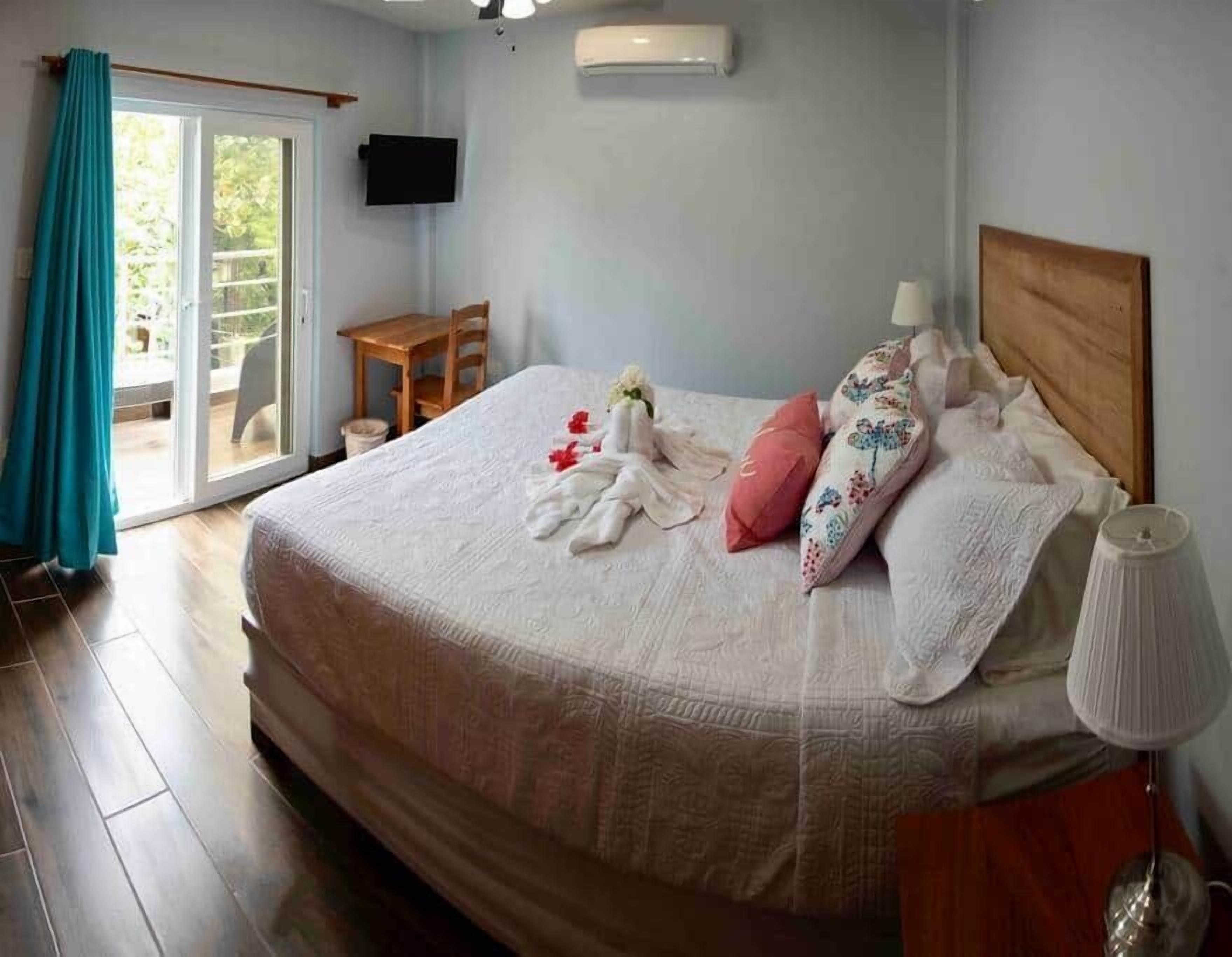 2 bedrooms, premium bedding, in-room safe, desk