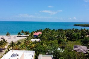 Beach nearby, sun loungers, beach towels
