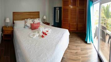 2 bedrooms, premium bedding, in-room safe, desk