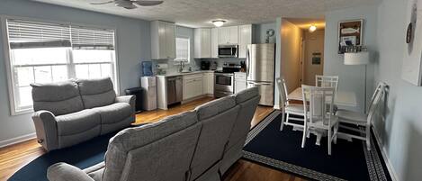 Smart-TV, DVD-Player, Bücher