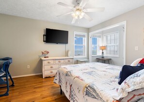 3 slaapkamers, een strijkplank/strijkijzer, gratis wifi, beddengoed