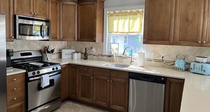 Perfect Family Getaway in the Heart of Town â Close to the Beach!