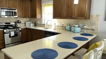 Fridge, microwave, oven, stovetop