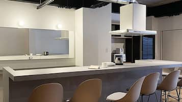 Apartment, 1 Bedroom, Non Smoking (101) | Private kitchen | Fridge, microwave, stovetop, cookware/dishes/utensils