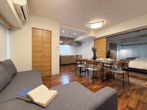 Deluxe Apartment | Living area - CasaEn (Hiroshima)