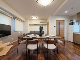 Deluxe Apartment | Dining room