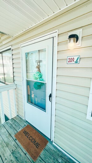Exterior detail - Cozy & Clean condo on Wolf Bay in Orange Beach. Beautiful Sunsets on the Pier.  (Orange Beach)