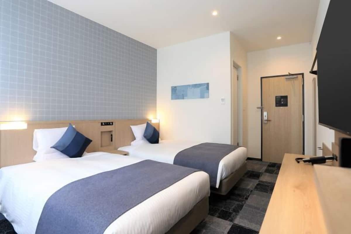 In-room safe, desk, blackout drapes, iron/ironing board (on request)