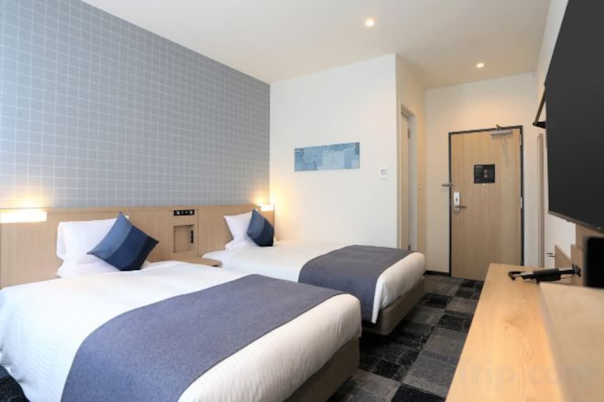 In-room safe, desk, blackout drapes, iron/ironing board (on request)