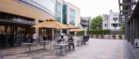 屋外ダイニングエリア