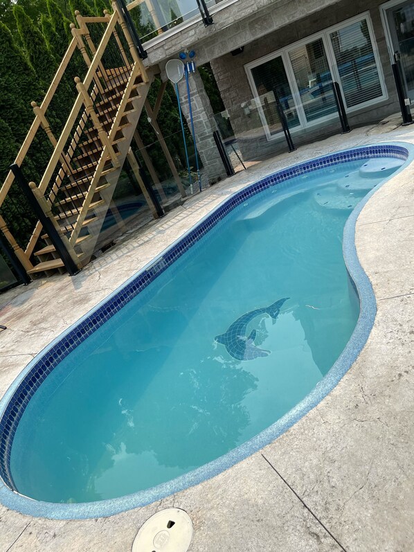 Piscina a l'aire lliure i piscina climatitzada