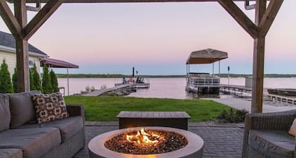 Luxury Cottage Kawartha Lakes With Jacuzzi, pool and many more attractions
