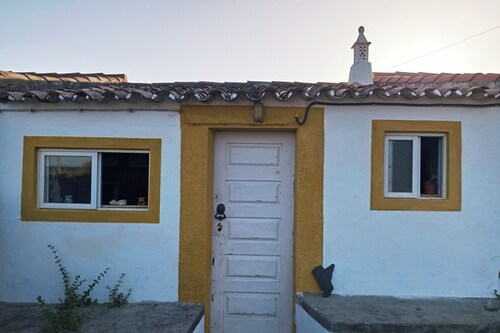 Lovely 1-Bed Cabin at Yellow house