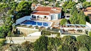 A villa with a swimming pool, outdoor seating, and a view of the surrounding neighborhood. - Villa Terrace sur Mer by Interhome (Jávea)
