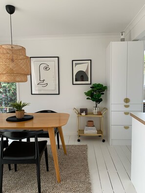 Dining - The Little White Bach  (Martinborough)