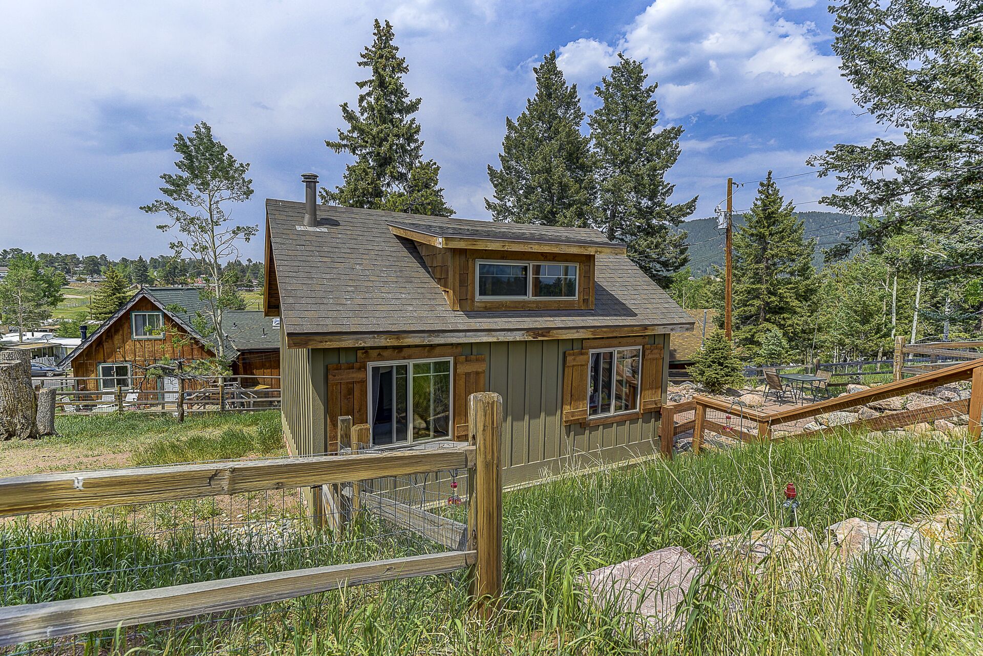 The Bobcat! Tiny Cabin with amazing views!
