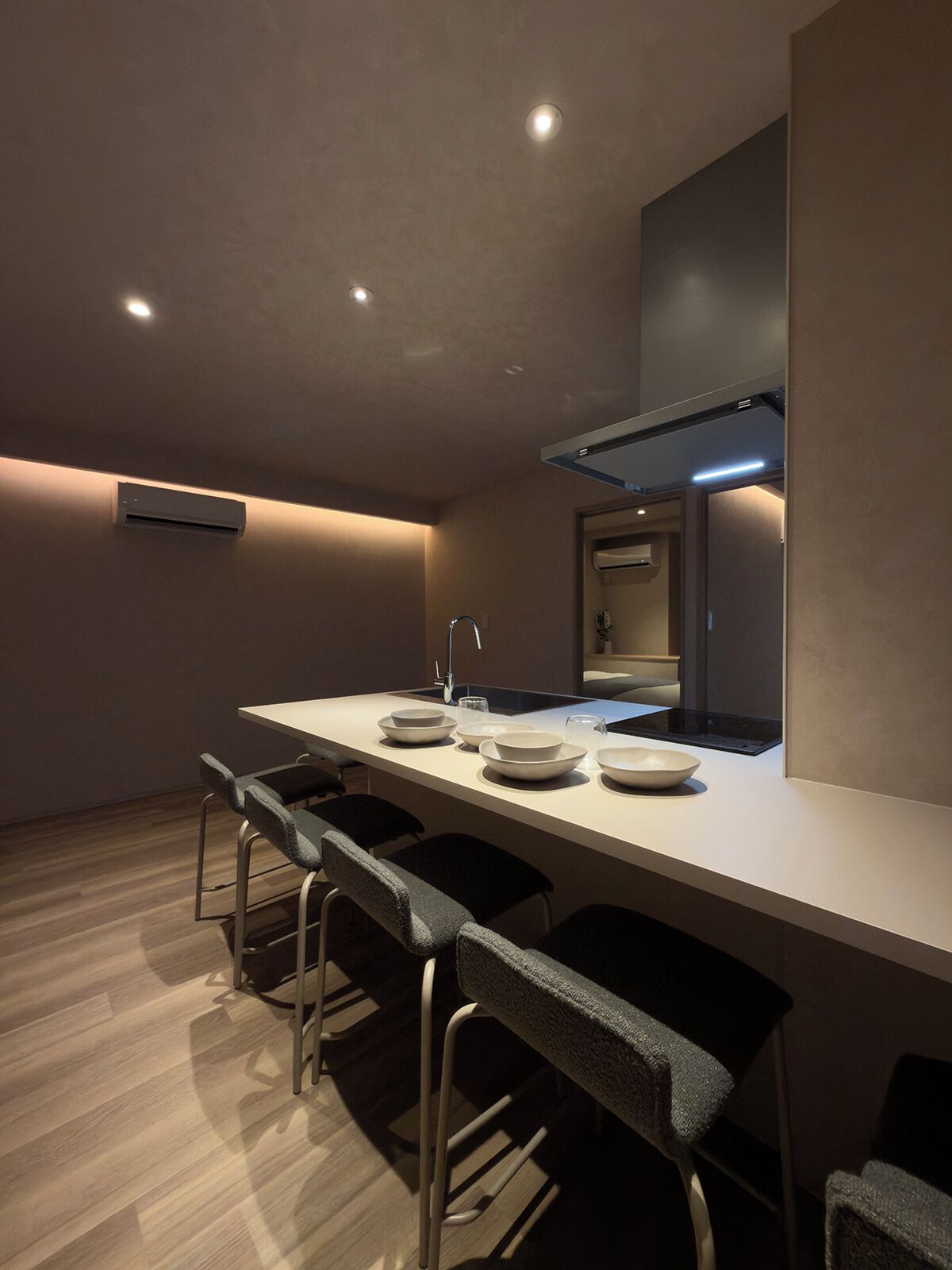 Apartamento superior, 2 quartos, para não fumantes | Cozinha privada | Geladeira, micro-ondas, cooktop, chaleira elétrica