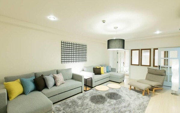 Apartment, 2 Bedrooms, Non Smoking | Living area