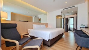 Premium bedding, in-room safe, free WiFi, bed sheets - Mintel Huamark (Bangkok)