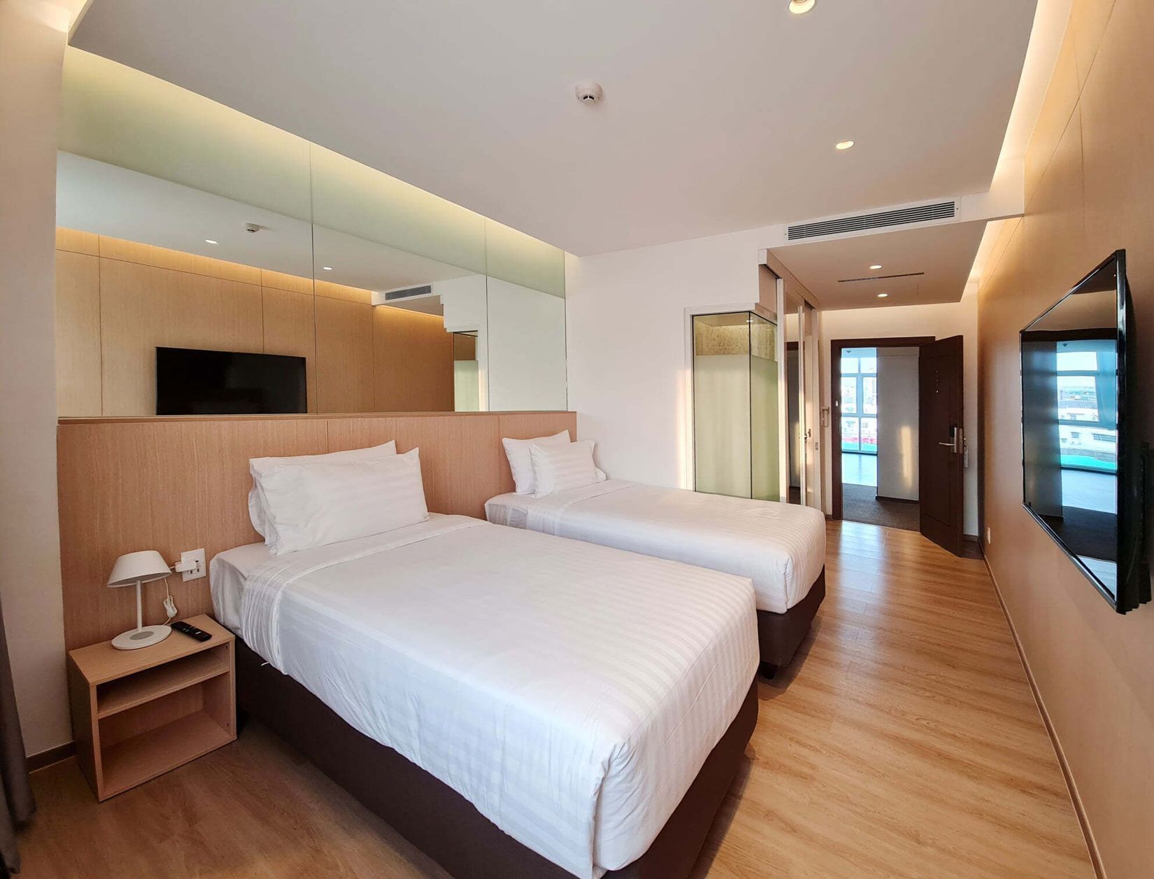 Premium bedding, in-room safe, free WiFi, bed sheets