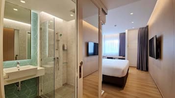 Habitació doble | Bany | Dutxa, assecador de cabells, sabó i xampú