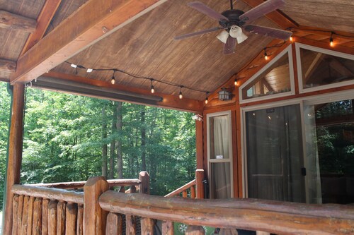 "Shore Thing", Cozy Lake Cumberland Cabin - Hot Tub, Fire Pit, Minutes from Lake