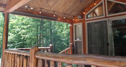 "Shore Thing", Cozy Lake Cumberland Cabin - Hot Tub, Fire Pit, Minutes from Lake