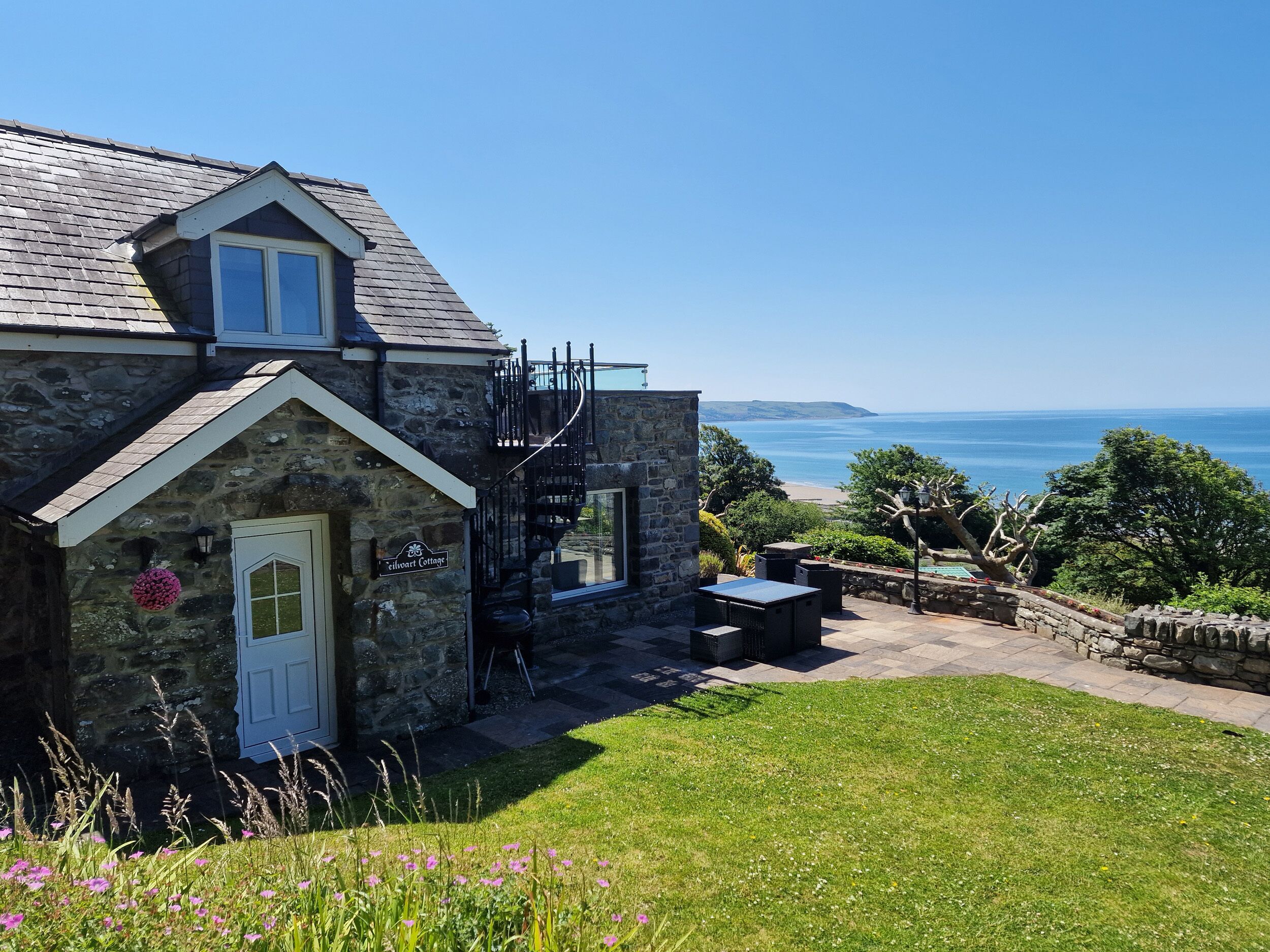 CEILWART COTTAGE, family friendly, luxury holiday cottage in Llanaber