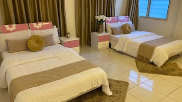 3 habitaciones, tabla de planchar con plancha, wifi y ropa de cama