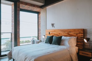 1 bedroom, in-room safe, iron/ironing board, free WiFi