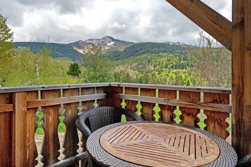Ferienwohnung Huanzhof Schwarzhorn mit Bergblick, Garten & Terrasse