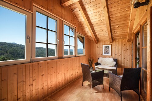 Ferienwohnung "Huanzhof Weißhorn" mit Bergblick, Garten & Terrasse