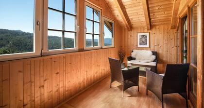 Ferienwohnung "Huanzhof Weißhorn" mit Bergblick, Garten & Terrasse