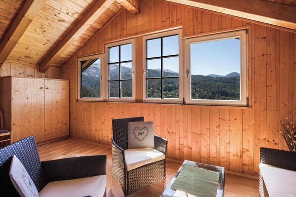 Interior - Apartment "Huanzhof Weißhorn" with Mountain View, Garden & Terrace (Aldein)