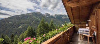 Holiday Apartment "Priml - Wieserhof" with Balcony & Garden