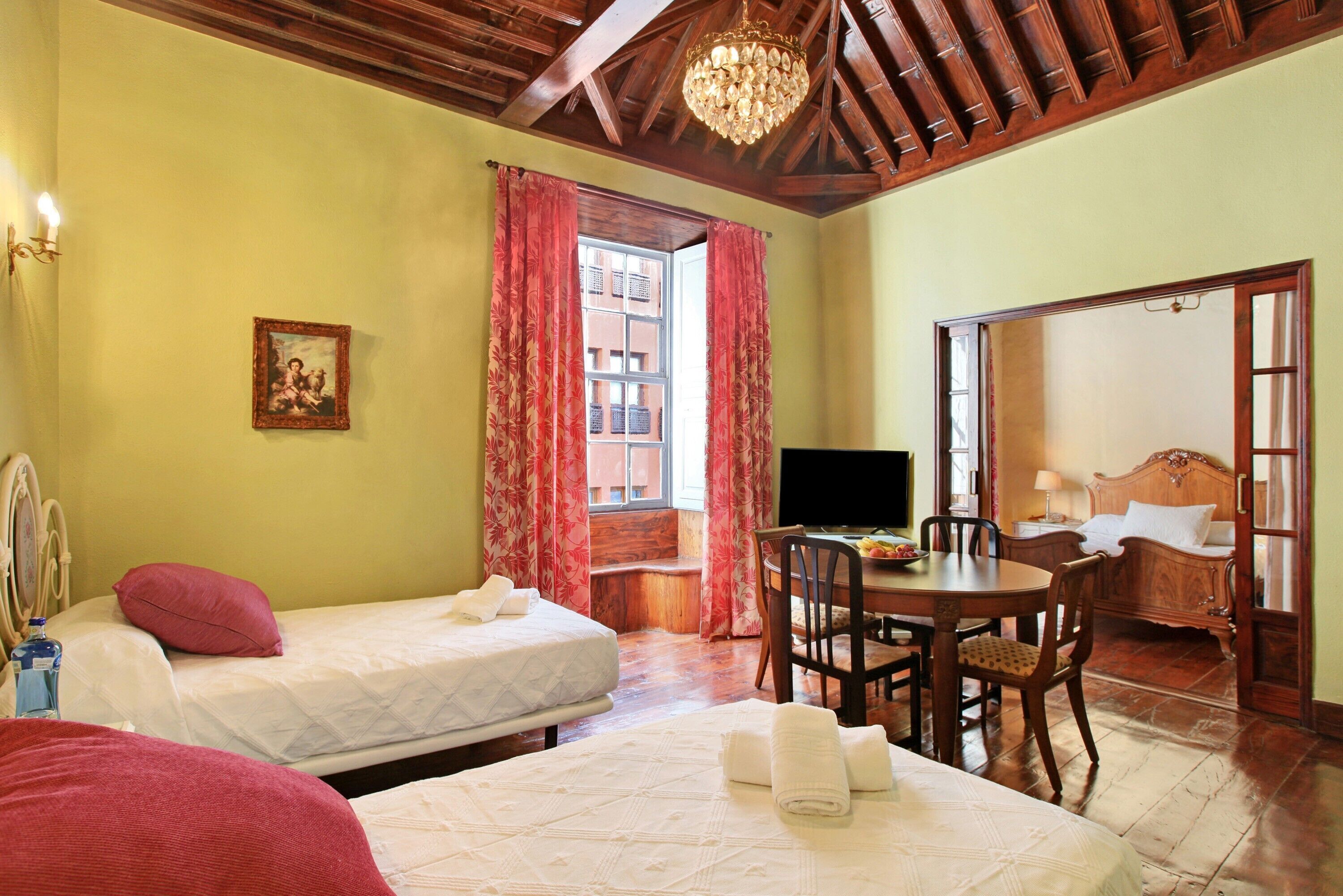 2 habitaciones, tabla de planchar con plancha y wifi gratis 