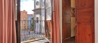 Apartmento El balcón de la Catedral mit Bergblick, Balkon & WLAN