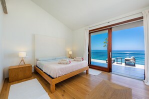 4 bedrooms, desk, iron/ironing board, free WiFi