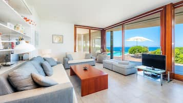 Fernseher, DVD-Player, Stereoanlage