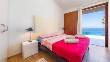 4 makuuhuonetta, työpöytä, silitysrauta/-lauta, ilmainen Wi-Fi